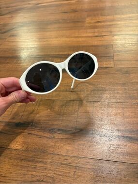 Vintage Liz Claiborne Sunglasses 11928 Cream Ivory Oval Frames Black Lenses